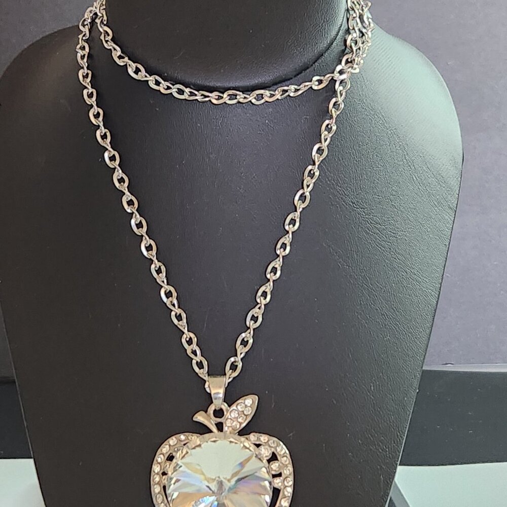 VINTAGE Lg Rivoli rhinestone APPLE PENDANT CHAIN NECKLACE SILVER TONE 26" CHAIN